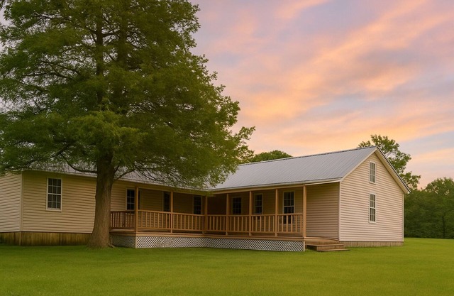 Antique Countryside Cottage, privacy and comfort, but close enough to Everything