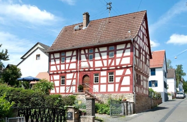 Antique half-timbered gem - in the green belt of Wiesbaden
