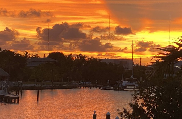 ANY DAY CHECK-IN TIL JAN! 5 Bedrm/5 bath, Dock, PrivPool, Elevator,Walk to beach