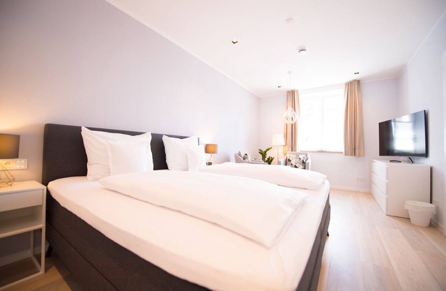 Ap 8 - Herrenberg-Junior Suite-Deluxe-Ensuite with Shower-Courtyard view