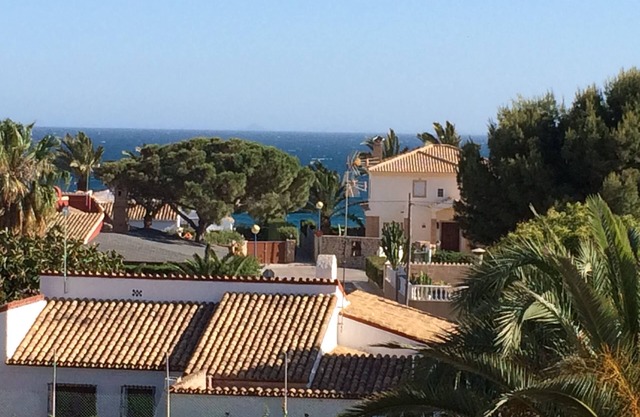 Apart. 4pers. 2 ch 2sdb, ds resid Private Panoramic view of the sea. Beach 200 m