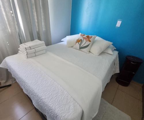 Apartamento completo com Wi-Fi, garagem em condomínio - Ideal para estadias tranquilas