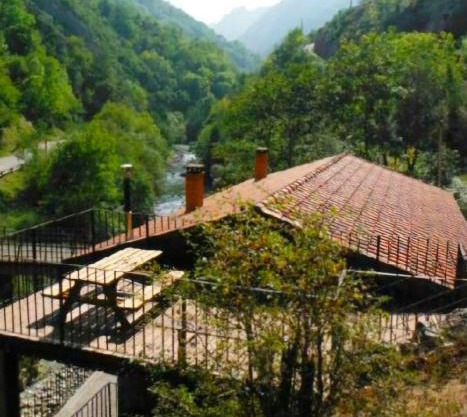 Apartamento con jacuzzi a orillas del Río Sella