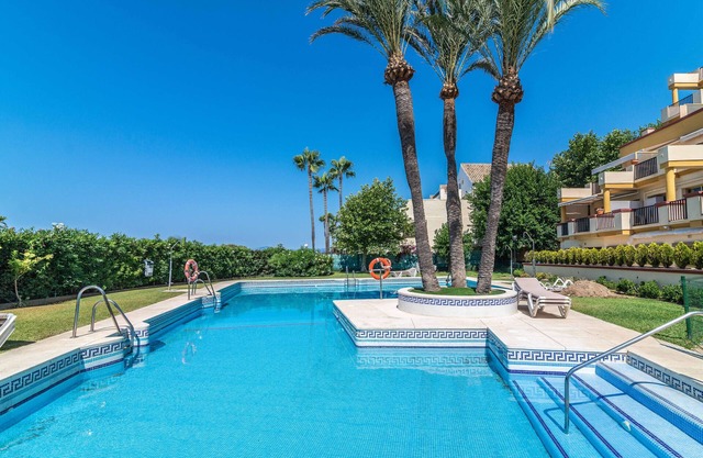 Apartamento Romana Playa with Terrace, Shared Pool, A/C & Wi-Fi