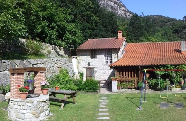 'Apartamento Rural La Tablá' with Mountain View, Private Terrace and Wi-Fi