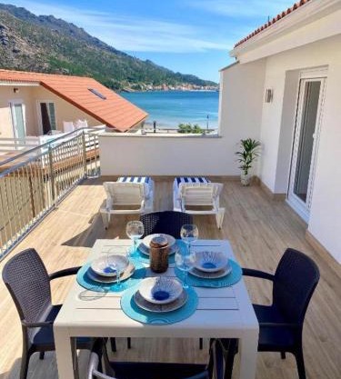 Apartamentos Ezaro Beach