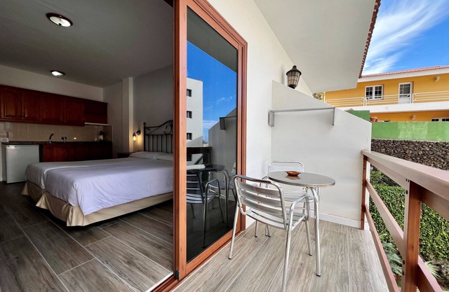 Apartamentos Frontera