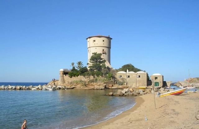 Apartaments in ancient Tower on the see