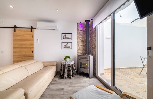 Apartment 'Apartamento Deluxe Los Perez' with Private Terrace, Wi-Fi and Air Conditioning