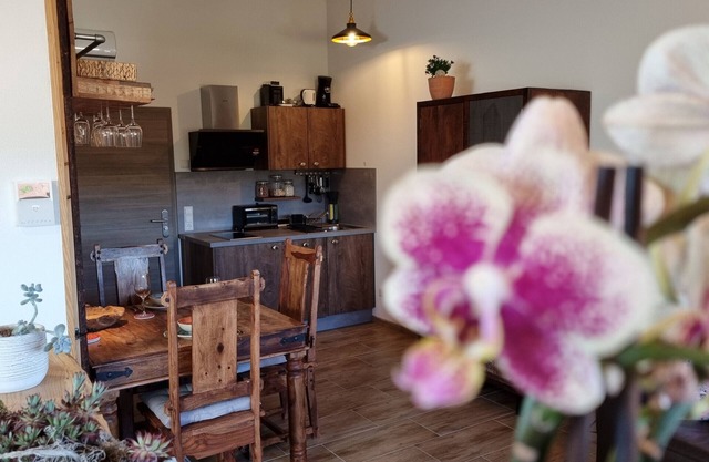 Apartment 'A' with Mountain View, Wi-Fi and Air Conditioning