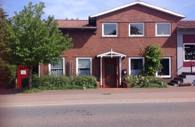 Apartment (100 sqm) in a historic building with good facilities near the North Sea