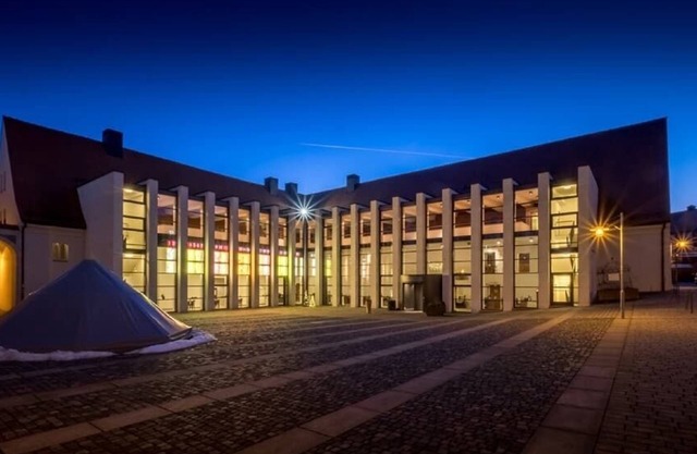 Apartment (130sqm) over two floors with balcony