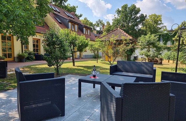 Apartment (2-6 persons), shower/WC, kitchenette, 1 combi. Living room, bedroom, 1 sep. Bedroom