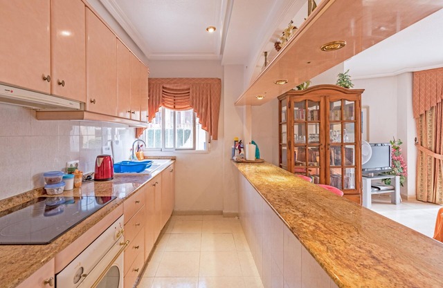 Apartment 5-Star Alicante with Own Private Pool & Garden, Wi-Fi, Sky TV & Netflix