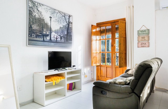 Apartment 'A 2 minutos de la Alameda' with Wi-Fi and Air Conditioning