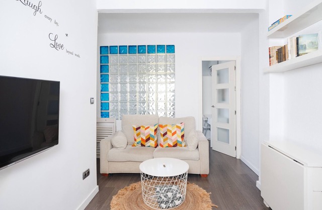 Apartment 'Acogedor Piso Con Balcón' with Balcony, Wi-Fi and Air Conditioning