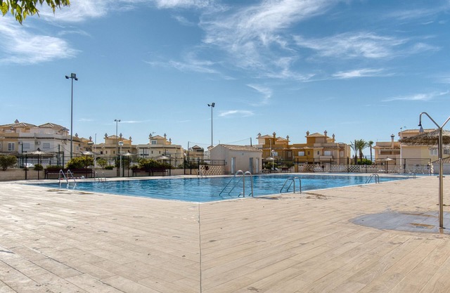 Apartment 'Adosado En Gran Alacant Santa Pola' with Shared Pool and Air Conditioning