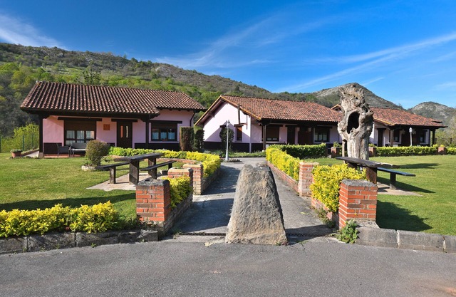 Apartment 'Aires De Avín 2' with Mountain View, Private Terrace and Wi-Fi