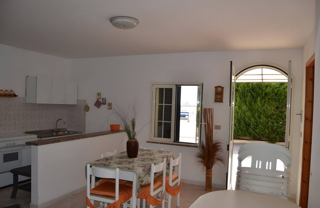 Apartment 'Alba Del Mare' with Sea View, Private Terrace and Shared Garden