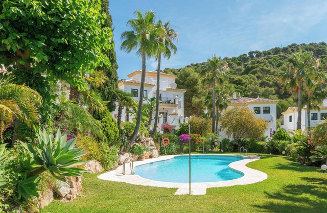 Apartment Alhaurín Golf with Mountain View, Pool, Wi-Fi, A/C, Terrace & Garden