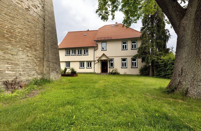 Apartment 'Altes Pfarrhaus - Wohnung Farbwelt' with Private Garden and Wi-Fi