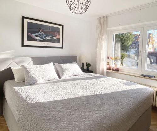 Apartment ANi, E-Parkplatz Göppingen 2Zi, 60qm zentrale Wohnung, Zweifamilienhaus, Terrasse, Garten, ruhig, direkt an Fahrradstraße, nahe EWS Arena