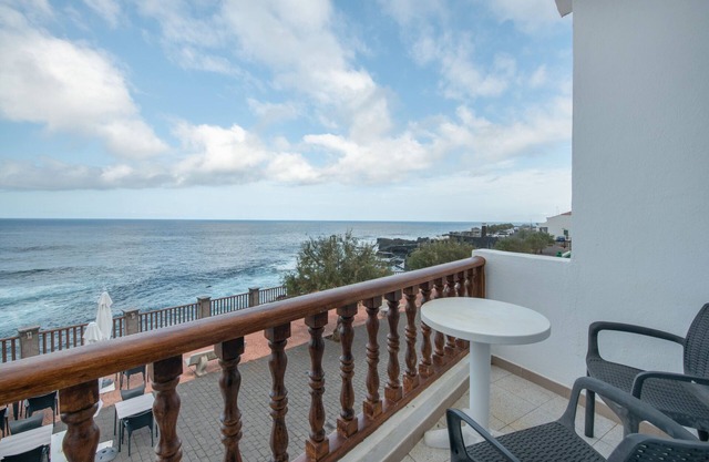 Apartment 'Apartamento E' with Sea Views, Private Terrace and Wi-Fi