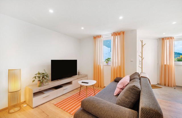 Apartment 'Apfelwiese' with Private Terrace, Private Garden and Wi-Fi