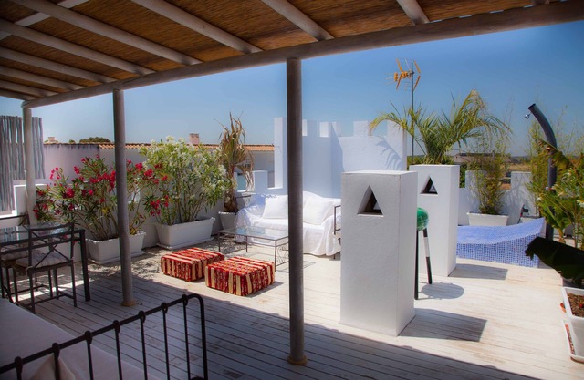 Apartment Arab design with patio and terrace, just 12 miles from downtown Sevile