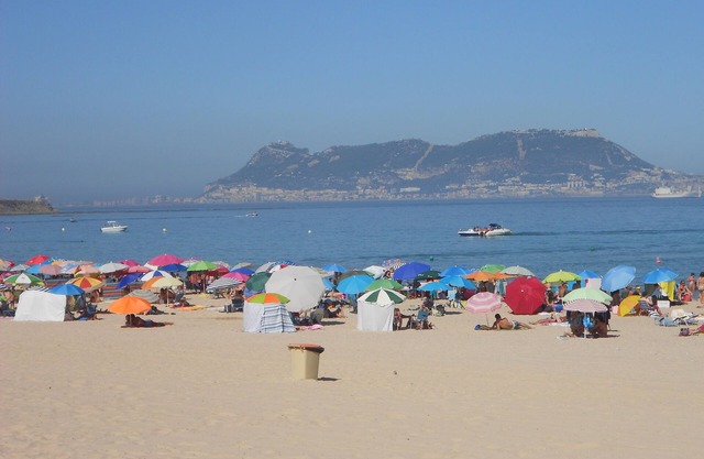 apartment at the beach of Getares with roomsbikeanddive