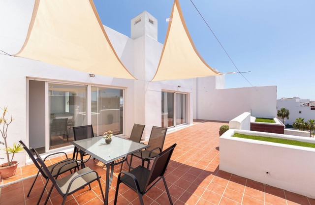 Apartment 'Ático Nuevo Con Piscina' with Sea View, Shared Pool and Air Conditioning