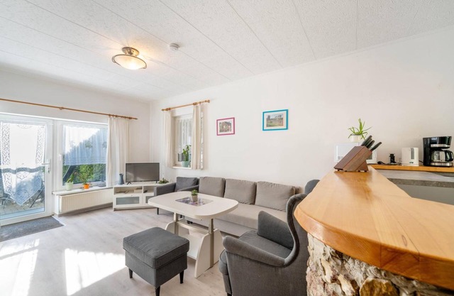 Apartment 'Behling 2 with Terrace' with Garden and Wi-Fi