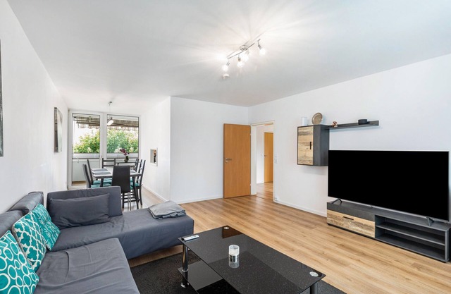 Apartment 'Bruchköbel 2 auch Für Monteure' with Balcony and Wi-Fi