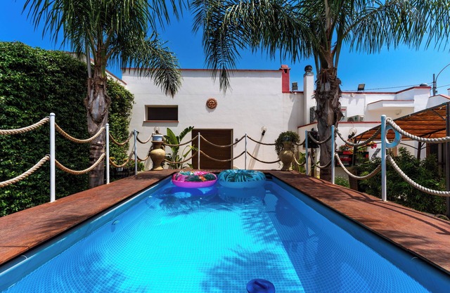 Apartment 'Casa Aurora Luxury' with Shared Pool, Wi-Fi and Air Conditioning