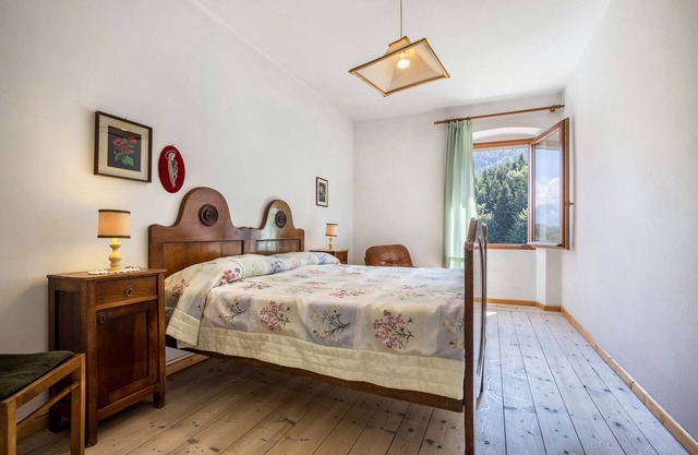 Apartment 'Casa Nel Borgo' with Mountain View and Shared Garden