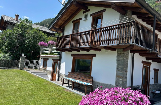 Apartment 'Casa Sabrina - Blu' with Mountain View, Private Garden and Wi-Fi