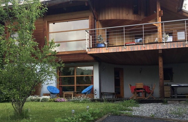 Apartment "Charmant dans Chalet" with Mountain View, Private Terrace & Wi-Fi