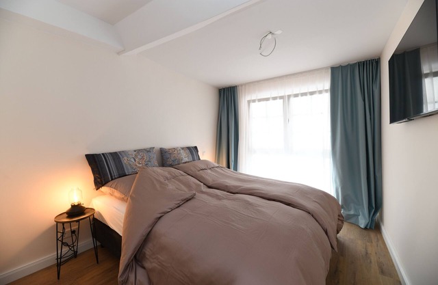 Apartment 'Das Schiefe Haus Whg Weinlage' with Wi-Fi