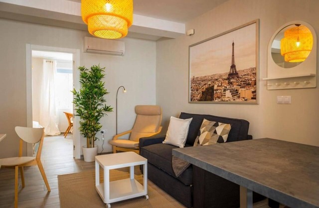 Apartment "Dolmen De Menga" with Wi-Fi & Air Conditioning