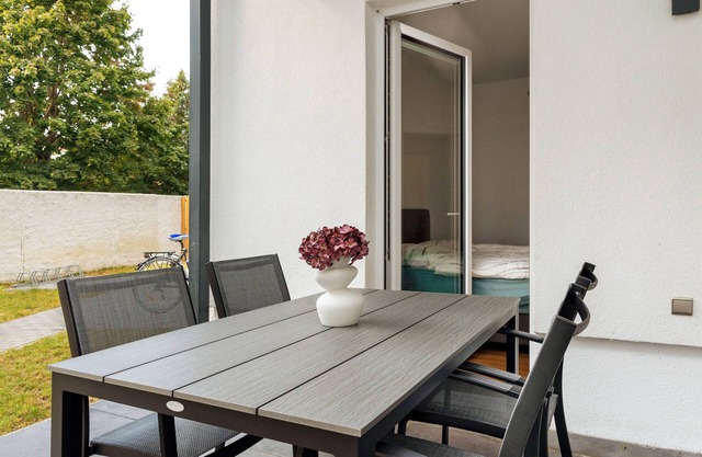 Apartment 'Elbe Loft' with Private Terrace and Wi-Fi