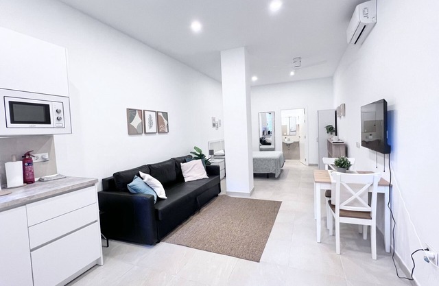 Apartment-Ensuite with Shower-Street View-Estación Centro Vialia 7