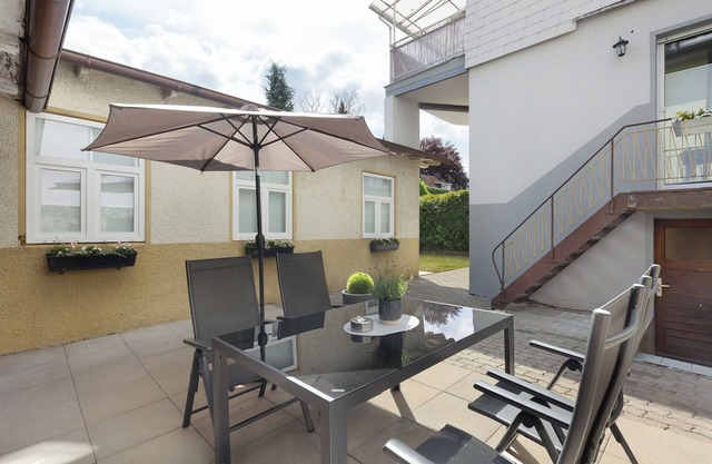 Apartment 'Erdgechoss' with Private Terrace and Wi-Fi