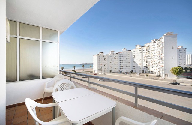 Apartment '1a Linea Valdelagrana' with Sea View, Shared Pool and Wi-Fi