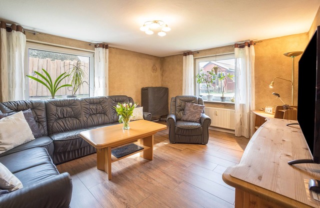 Apartment 'Ferienwohnung Krempermoor 1' with Shared Terrace and Wi-Fi