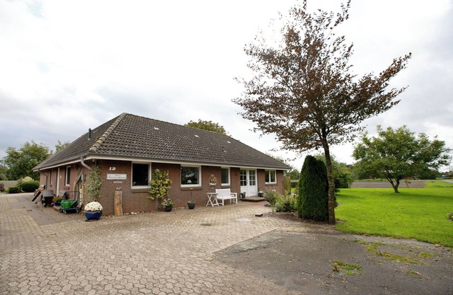 Apartment 'Ferienwohnung Achtern Diek' with Private Terrace, Shared Garden and Wi-Fi