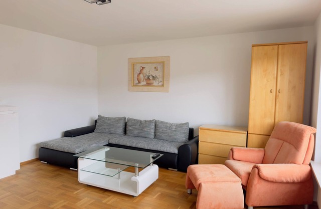 Apartment 'Ferienwohnung Adelsried 2' with Wi-Fi