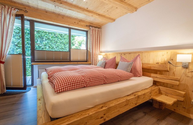 Apartment 'Fewo Wendelstein' with Shared Terrace, Shared Garden and Wi-Fi