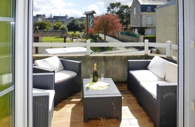 Apartment by Sandy Beach in Arromanches