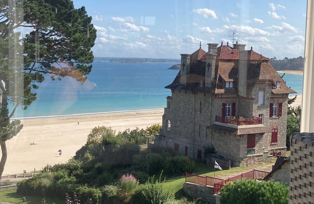 Apartment 'Newport Vue Mer' with Sea View, Private Terrace and Wi-Fi