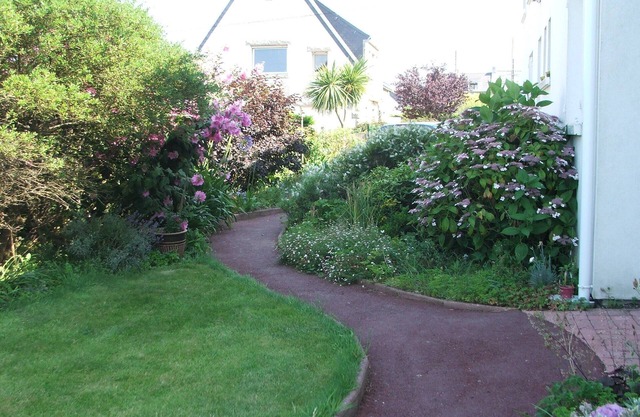 Apartment in large house with independent entrance and parking, terrace, garden.